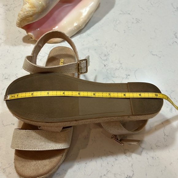 Old Navy canvas, platform sandals, size 9 - Picture 13 of 14